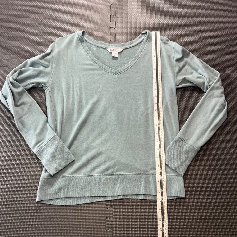 Athleta Small Long Sleeve V-Neck Pullover In Light Green With Ribbed Cuffs And H - Picture 3 of 5
